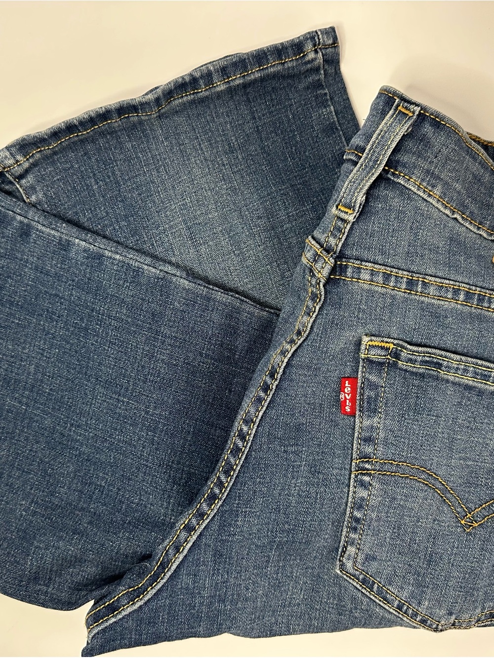 Levi’s 725 High Rise Bootcut Jeans
Size 29